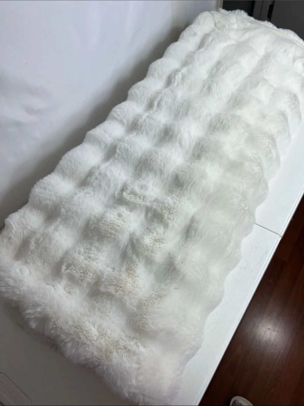 QUINCE Ruched Faux Fur Throw Snow 60x80 LIke New